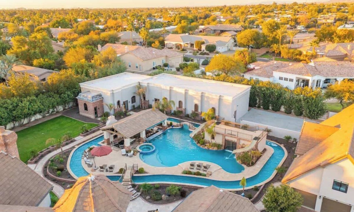 Cactus Acres House | HÓZHÓ | Private Pool, Lazy River, Slides & Theatre