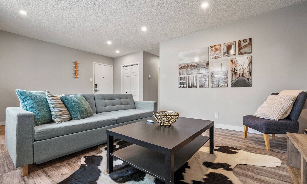 Calgary Apartment | Modern and Spacious 2 Bedroom Retreat Near DT & Airport; Fully Renovated