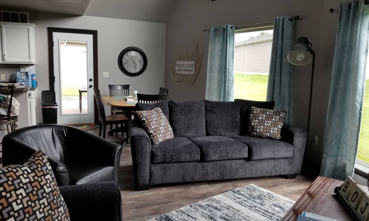 Spirit Lake Cabin | Spacious cabin! Grassy backyard! 3 Brd 2.5 bath Lots of supplies in pantry!
