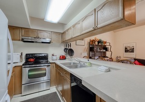 3BR Huntington Lake condo with mountain views, WiFi, 2 decks, private W/D in Lakeshore