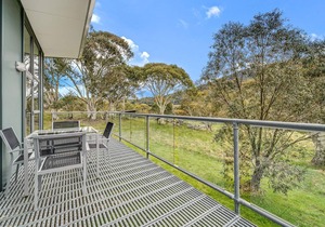 Ecocrackenback 4 'Sustainable chalet close to the slopes.' in CRACKENBACK