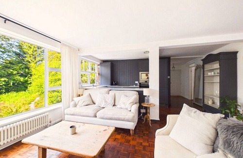 Montpellier Apartment | Charming 2-Bedroom Flat | Central Cheltenham