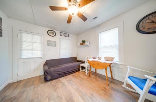 Geneva-on-the-Lake House | Charming Cottage w/Yard < 1 Mi to Lake Erie!