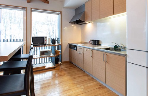 Hirafu House | Luxury 2 Bed Ski Chalet with Hot tub, Niseko Chalet 1007