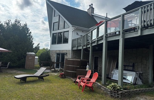 Manitoulin District House | Luxury Beach House -Lake Huron : Extra Space at beach & for RV/Travel Trailer.