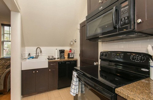 Midtown Apartment | Midtown Carriage House/Walk to Piedmont Park