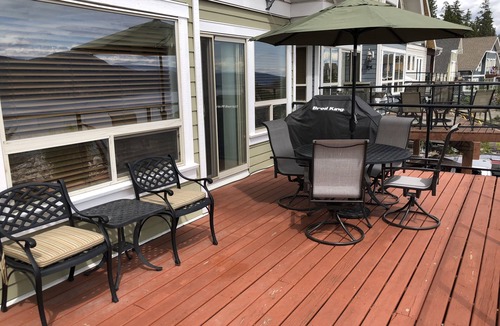 Central Okanagan Cottage | Off season rates. Fantastic view, fire table, hot tub open every weekend