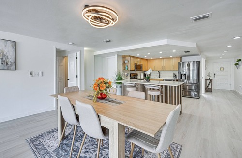 Tahitian Homes House | Sunset Views & Hot Tub: Lakefront Holiday Retreat!