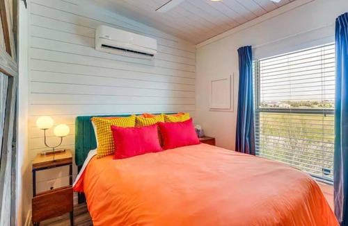 Austin Apartment | The Tiny Tejas with Pool and Hot Tub