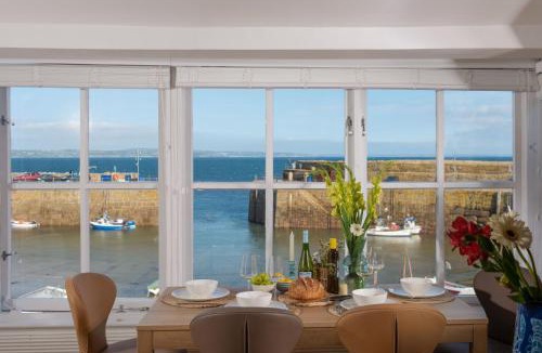Mousehole House | Tides Reach - Free WiFi - Harbourside - Coffee Machine