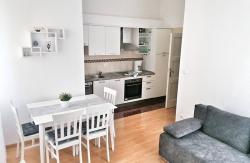 Bacvice Apartment | Top location (150 m- Bacvice, 400 m-Diocletian’s Palace, 5-minute walk to ferry)