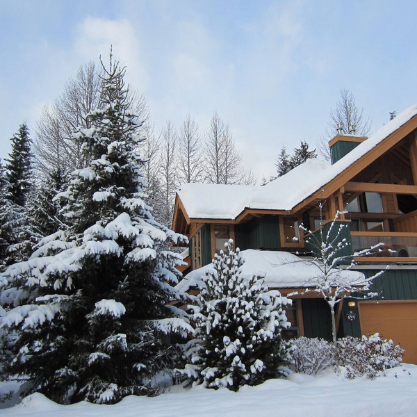 Luxury Whistler Accomodations - 4 Bedroom Montebello Townhome - Hot Tub - WiFi in Whistler