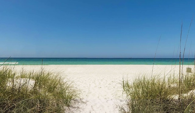 1st Floor Oceanside Condo, Heated Pool, Affordable Long-term rates in Panama City Beach