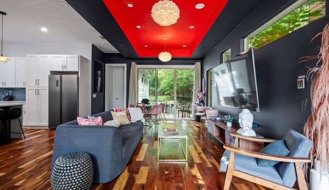3BR East Austin Unit B - Sleeps 10, Pet Friendly in Austin