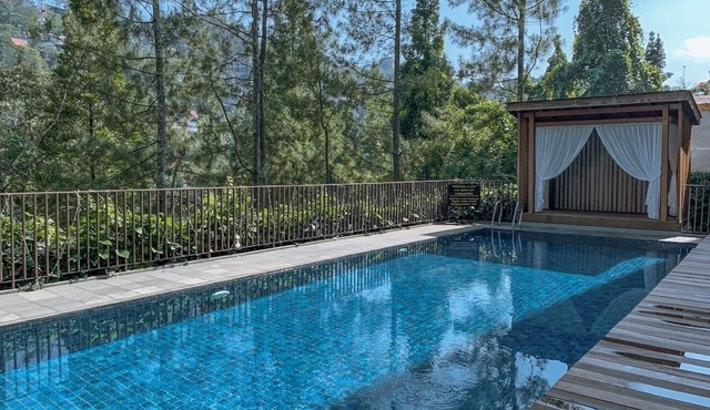 7 BR Hill View Villa with a private pool 1 in Bandung