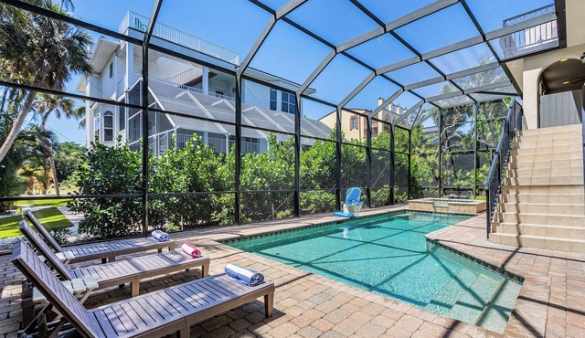 7BR Luxury Captiva Retreat with Private Pool & Spa, Steps to Beach in Captiva
