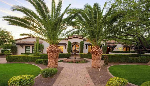 8BR Paradise Valley Estate - Heated Pool, Spa & Sports in Paradise Valley
