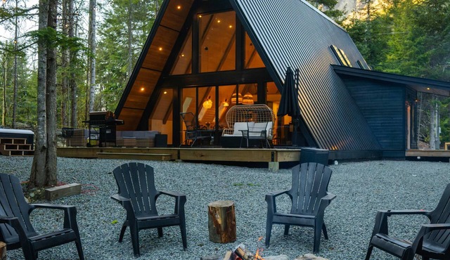A-Frame Escape in the Woods Hot Tub Family Friendly in Hope