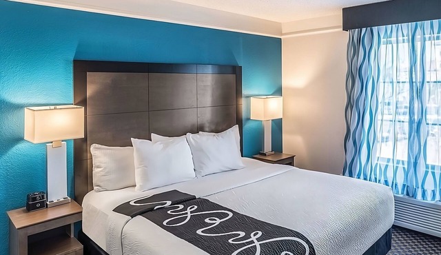 Adventure Awaits: Cozy Room Perfect for Exploring Phoenix | Free Parking in Phoenix