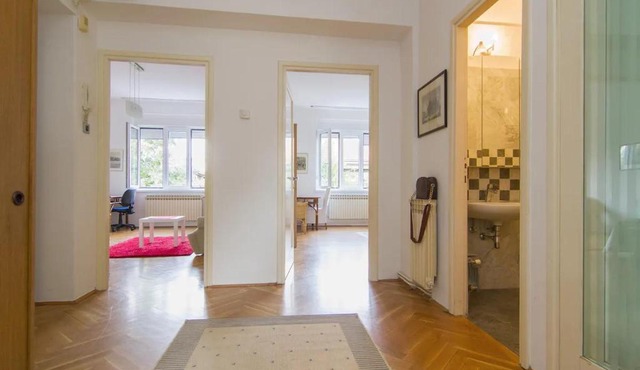 Apt 80 m2, wifi, jacuzzi, 5 guests, 10 m center in Zagreb