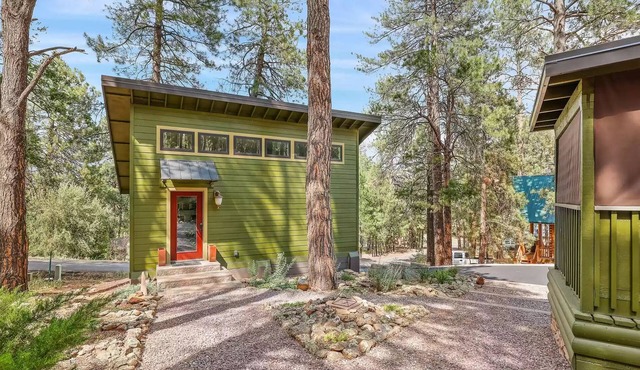 Artist's Studio wake up in the Ponderosa Pines. Grand Canyon, Sedona, Flagstaff. in Flagstaff