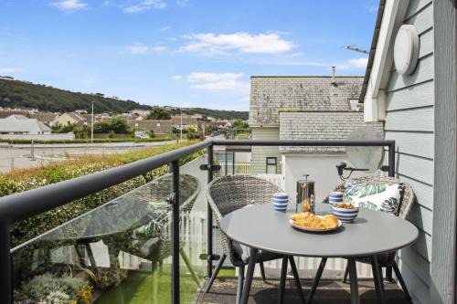 Attractive pet friendly beach house with hot tub in Westward Ho