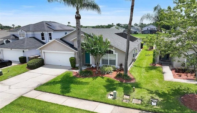 Beautiful 4BR Villa with private pool & Lake view close to Disney and Universal in Kissimmee