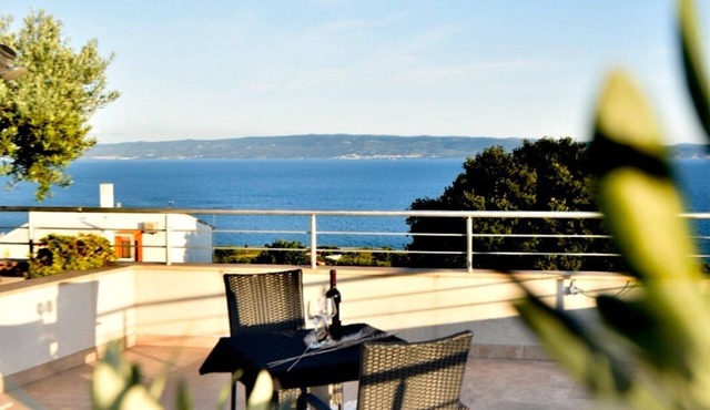 Beautiful and spacious penthouse with big terrace with sea view! in Split