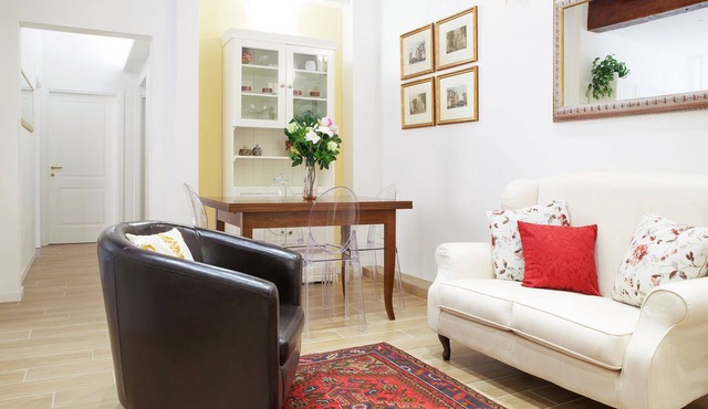 Beautiful, Bright, Spacious in Historic Bologna, great atmosphere, renovated in Bologna