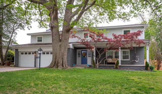Beautiful Spacious Home- Near the Expo, TU, gathering Place, Fair park in Tulsa