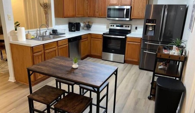 Beautiful Spacious Home in Temple with 2 king beds and amenities for kids in Temple
