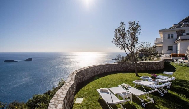 Belvedere delle Sirene: Villa Deluxe with Sea View & Concierge - Feeling Italy in Colli di Fontanelle