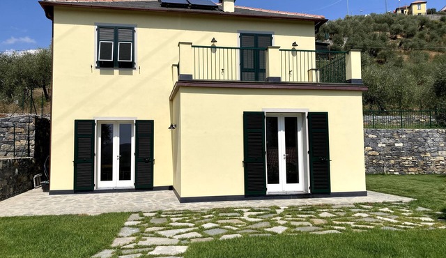 Big Garden Apartment Pythosphorus + Pomegranate Room in Liguria