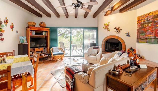 Bird paradise in a gorgeous Starr Pass Golf Casita in Tucson