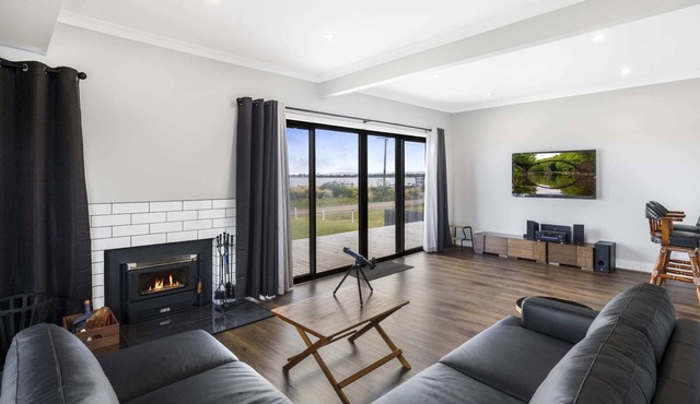 Blissful 3BR Waterfront Abode in Robertsons Beach