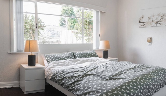 Brand new Furniture/3 Bedroom/Stylish Home in Hampton East