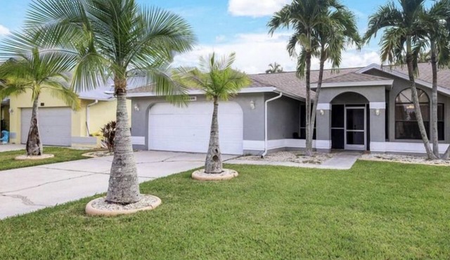 Brookshire single home- centralized to shopping and beaches in Fort Myers