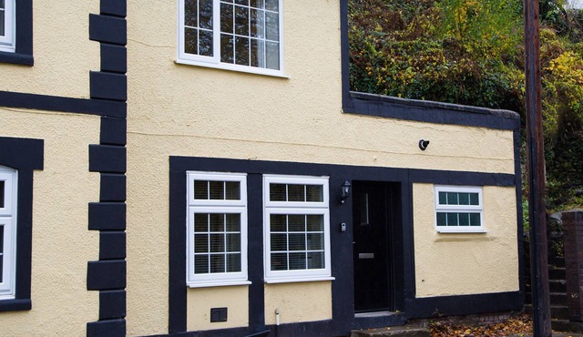 CATREF, pet friendly, character holiday cottage in Llangollen in Llangollen