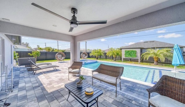 Charming 3-bedroom house with beautiful heated pool and plenty of amenities in Cape Coral