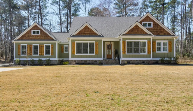 Charming 3-bedroom house in amazing Appling with outdoor kitchen, WiFi in Appling