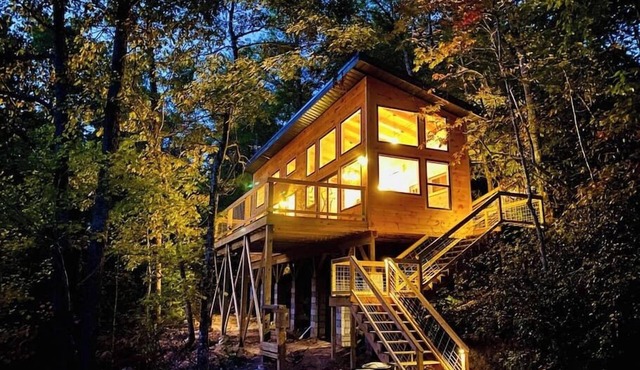 Cliffline Twilight |Cliffside Hot Tub ·RRG Retreat | Epic views & Pet Friendly in Slade