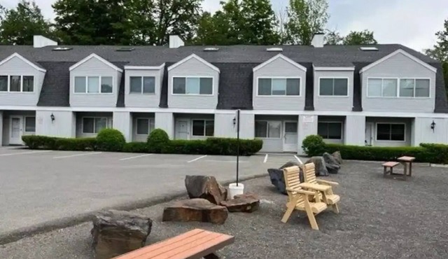 Cozy Downtown Hunter Mountain Getaway in Lanesville