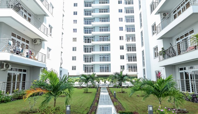 Cozy Modern 3BR with a Pool and Lounge, Oceanview, AC/WiFi/Beach/Gym in Mombasa