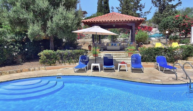 Cozy Villa, Prime Location, Coral Bay, Large Pool, Billiard, Villas for Groups in Paphos (Pafos)