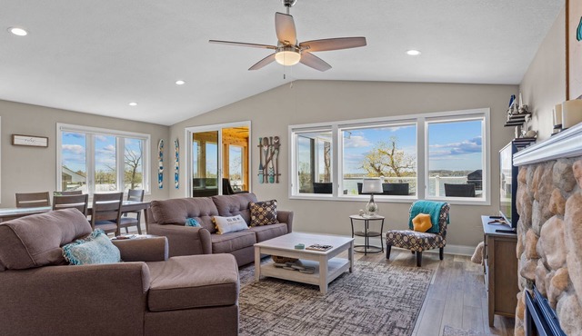 Cozy, year-round lake home with magnificent sunset views, lake access and dock. in Faribault