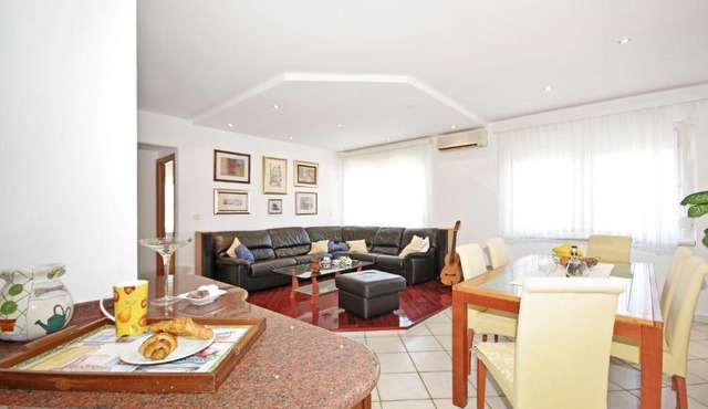 D & J Apartment Split in Split