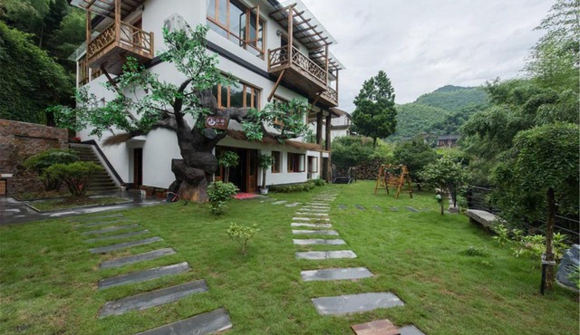 Deqing Mogan Mountain Jianxi Villa in Deqing