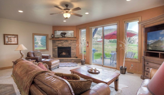 Discount Golf Privileges - Overlooks 9th Green - 20 Mins to Wolf Creek Ski in South Fork