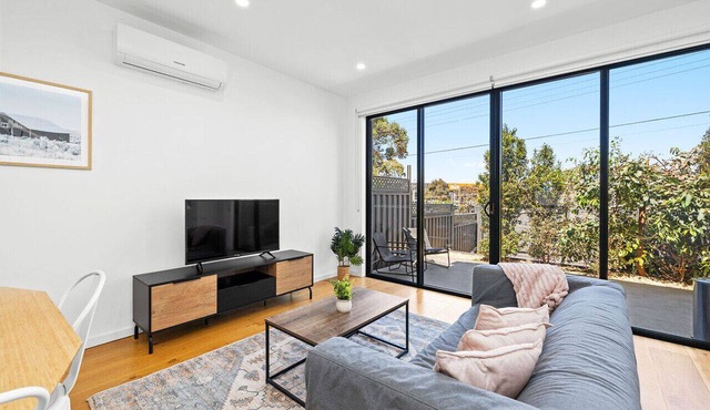 Domi Rentals - The Moorabbin Townhouse in Moorabbin