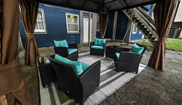 Dual patios, Free Laundry Service, College steps, 2BR 1 BA in Atchison